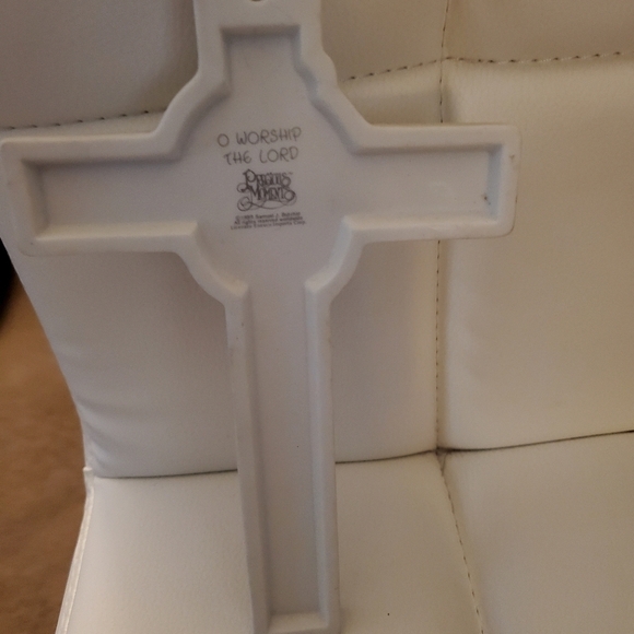 Vintage precious moments wall hanging cross - Picture 4 of 4